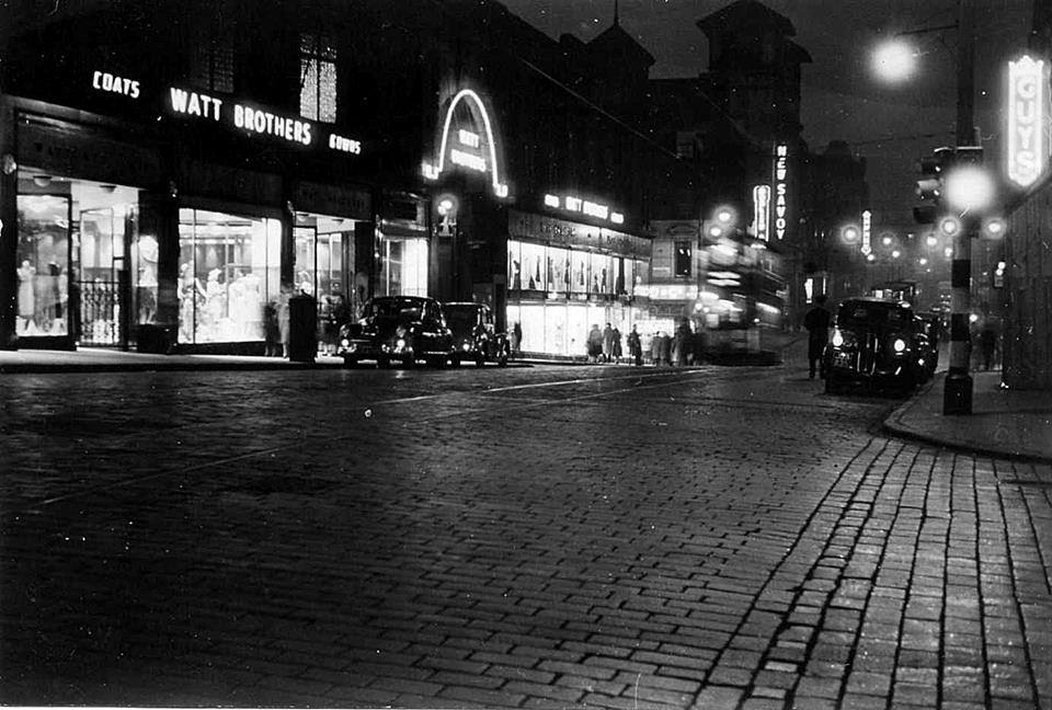 Hope on the street перевод. Рождественские огни на Сошихолл-стрит в Глазго 1962. One way Street (1950).